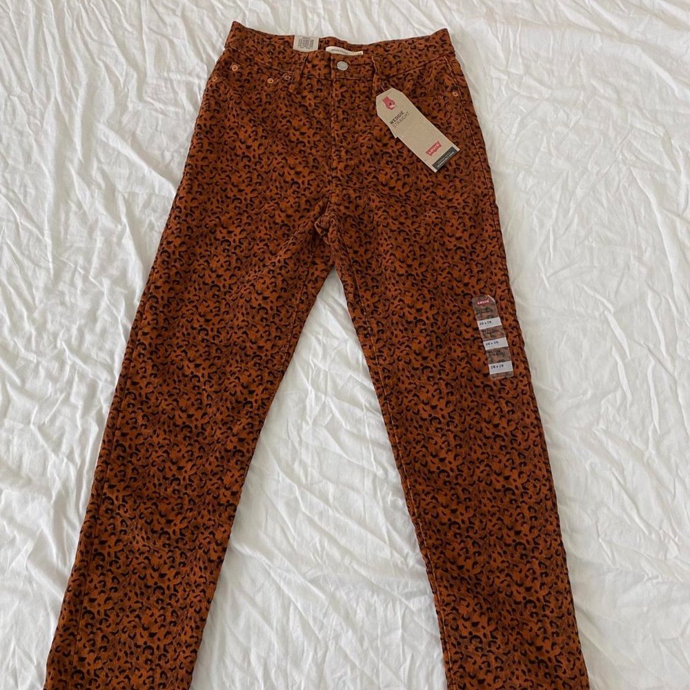Levi’s women's Wedgie Straight Corduroy Pants size 28x28